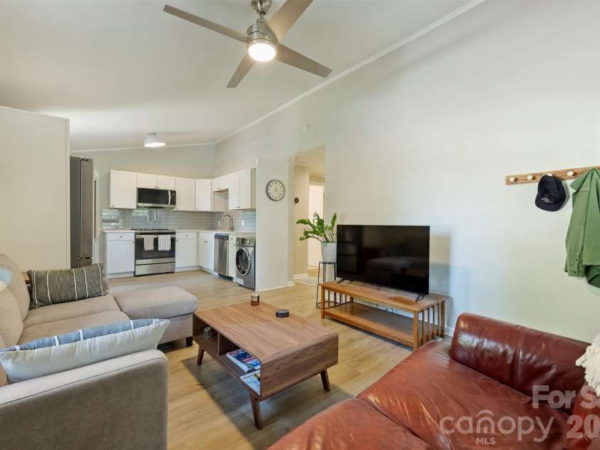 1104 Norris Avenue, Charlotte, NC 28206.  MLS# CAR4363415, YatesRealty ID 9100. 