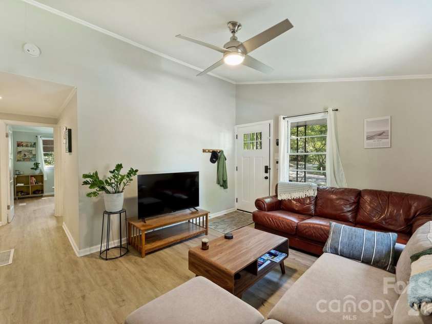1104 Norris Avenue, Charlotte, NC 28206.  MLS# CAR4363415, YatesRealty ID 9100. 
