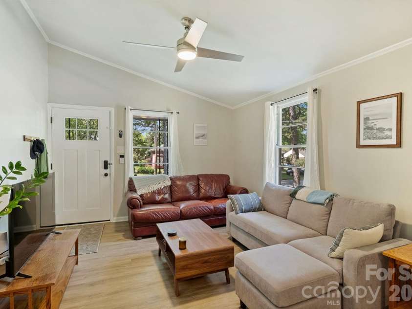 1104 Norris Avenue, Charlotte, NC 28206.  MLS# CAR4363415, YatesRealty ID 9100. 