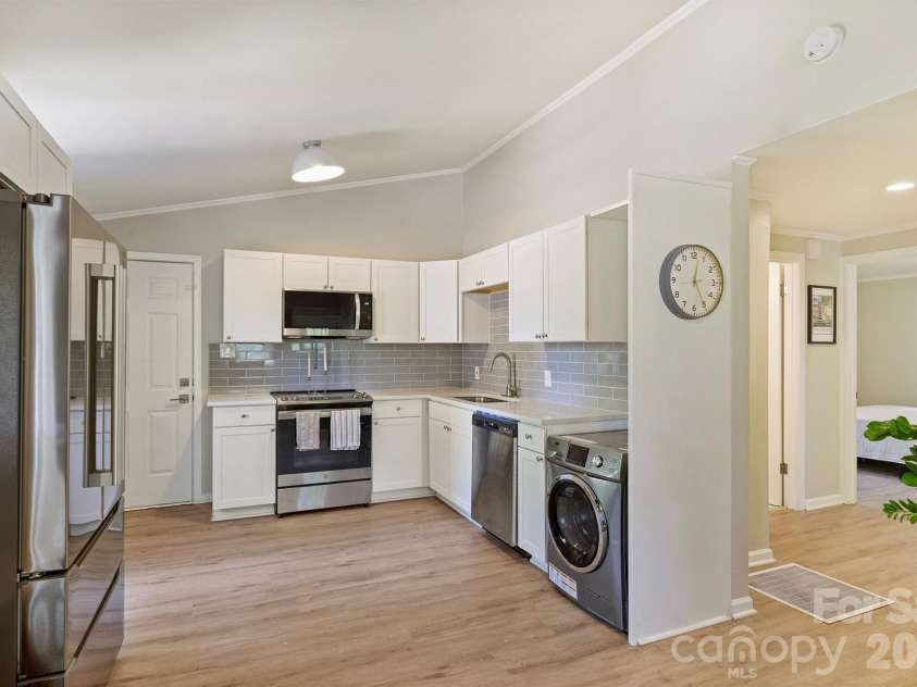 1104 Norris Avenue, Charlotte, NC 28206.  MLS# CAR4363415, YatesRealty ID 9100. 