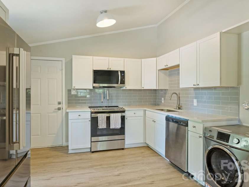 1104 Norris Avenue, Charlotte, NC 28206.  MLS# CAR4363415, YatesRealty ID 9100. 