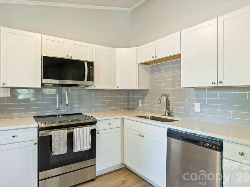 1104 Norris Avenue, Charlotte, NC 28206.  MLS# CAR4363415, YatesRealty ID 9100. 