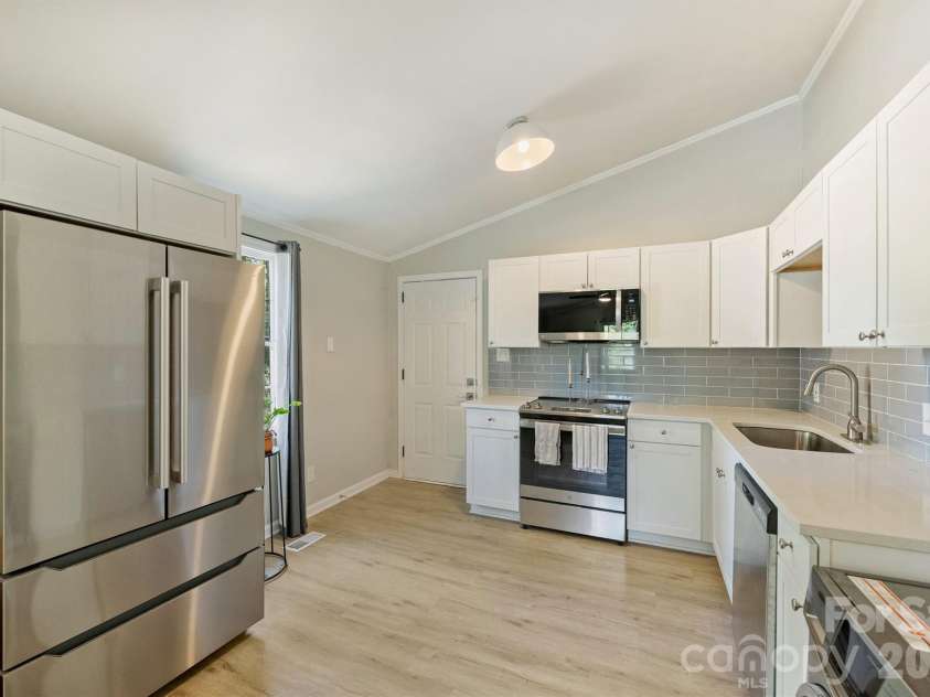 1104 Norris Avenue, Charlotte, NC 28206.  MLS# CAR4363415, YatesRealty ID 9100. 