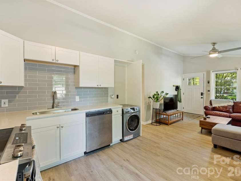 1104 Norris Avenue, Charlotte, NC 28206.  MLS# CAR4363415, YatesRealty ID 9100. 