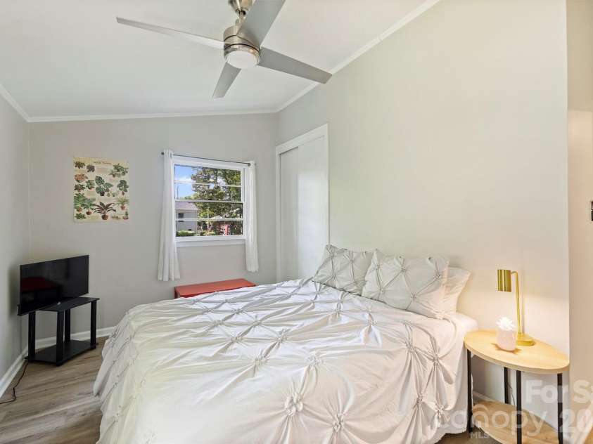 1104 Norris Avenue, Charlotte, NC 28206.  MLS# CAR4363415, YatesRealty ID 9100. 