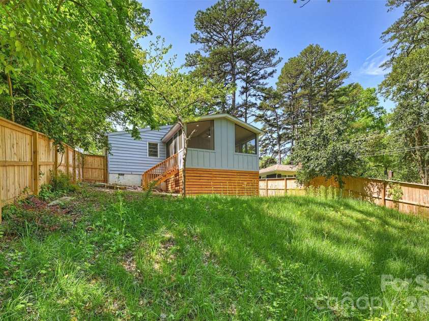1104 Norris Avenue, Charlotte, NC 28206.  MLS# CAR4363415, YatesRealty ID 9100. 