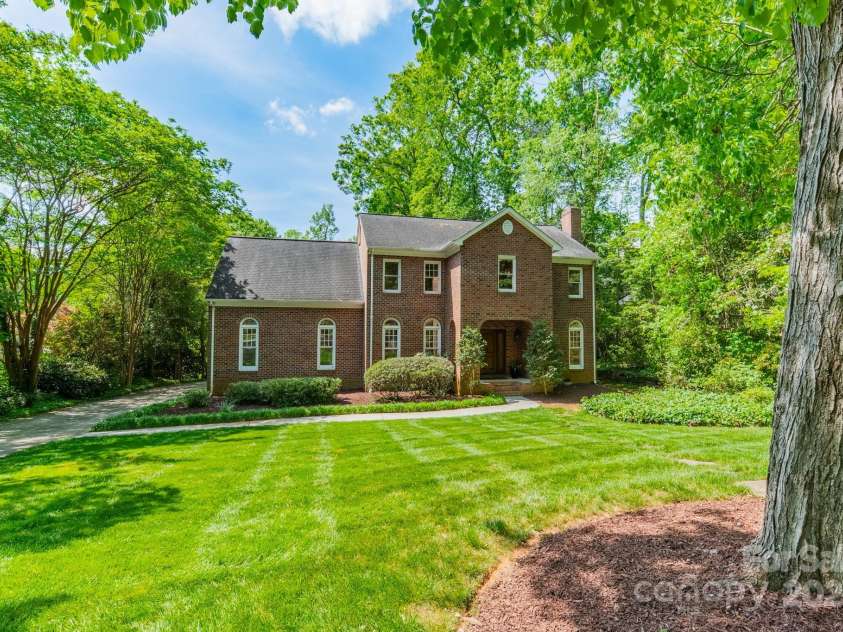 3233 Sunnymede Lane, Charlotte, NC 28209.  MLS# CAR4248507, YatesRealty ID 9100. 3233 Sunnymede