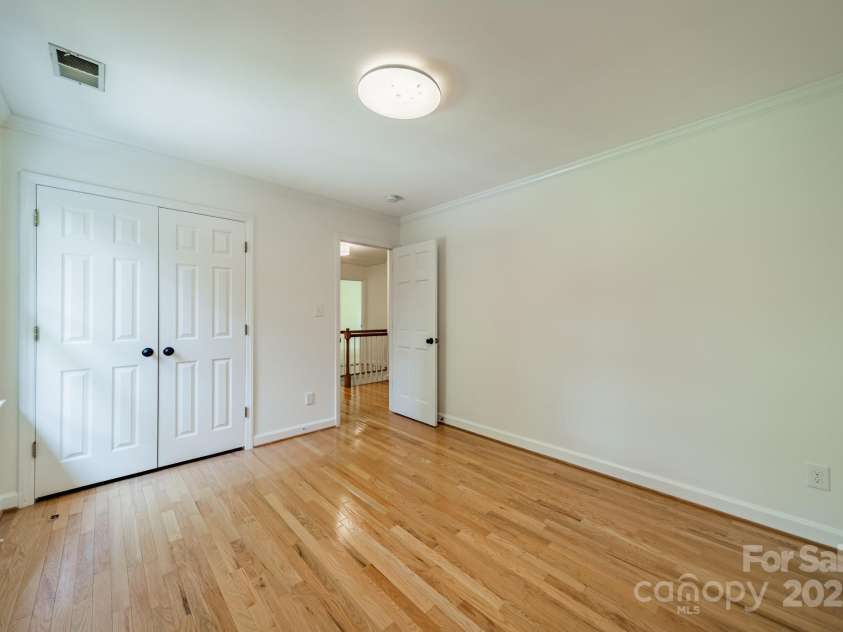 3233 Sunnymede Lane, Charlotte, NC 28209.  MLS# CAR4248507, YatesRealty ID 9100. Bathroom