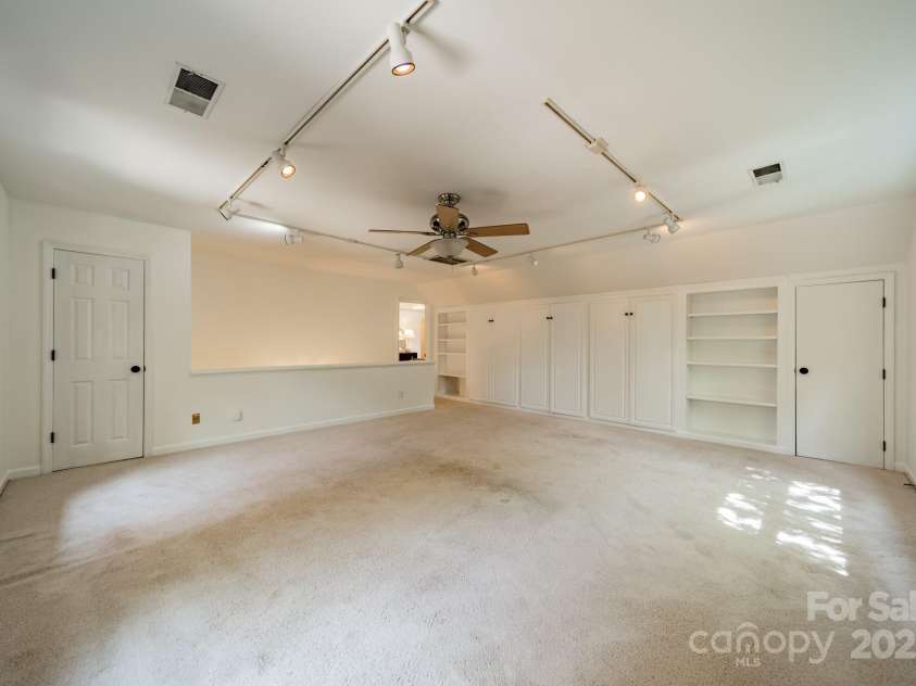 3233 Sunnymede Lane, Charlotte, NC 28209.  MLS# CAR4248507, YatesRealty ID 9100. Bonus Room