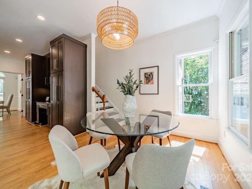 3233 Sunnymede Lane, Charlotte, NC 28209.  MLS# CAR4248507, YatesRealty ID 9100. Breakfast Area