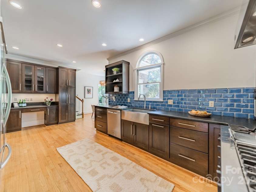 3233 Sunnymede Lane, Charlotte, NC 28209.  MLS# CAR4248507, YatesRealty ID 9100. Kitchen