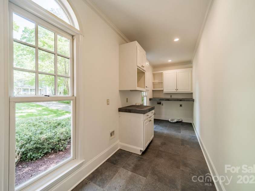 3233 Sunnymede Lane, Charlotte, NC 28209.  MLS# CAR4248507, YatesRealty ID 9100. Laundry Room