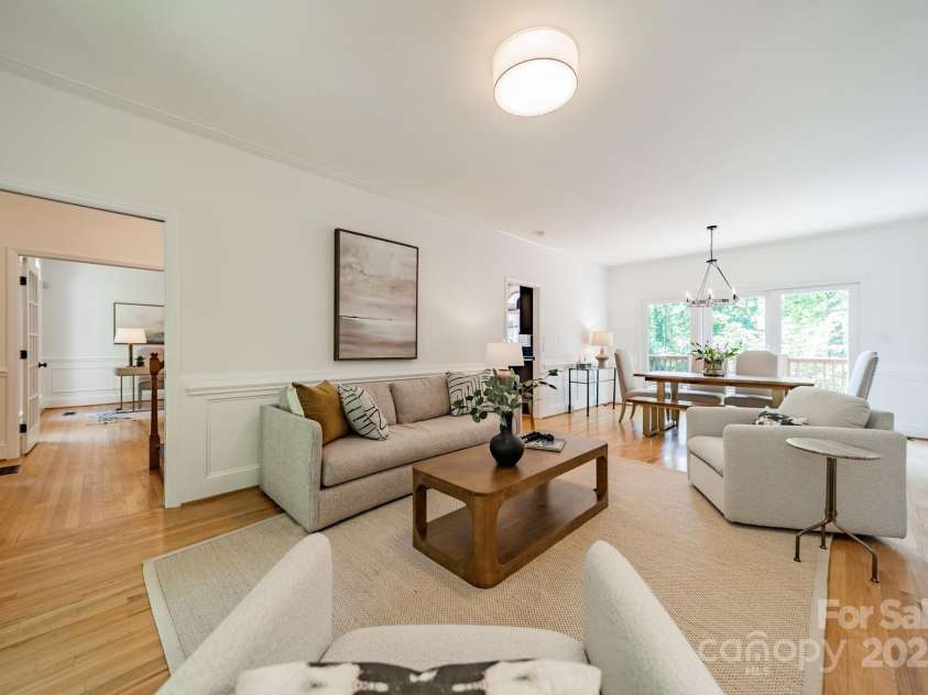 3233 Sunnymede Lane, Charlotte, NC 28209.  MLS# CAR4248507, YatesRealty ID 9100. Living Room