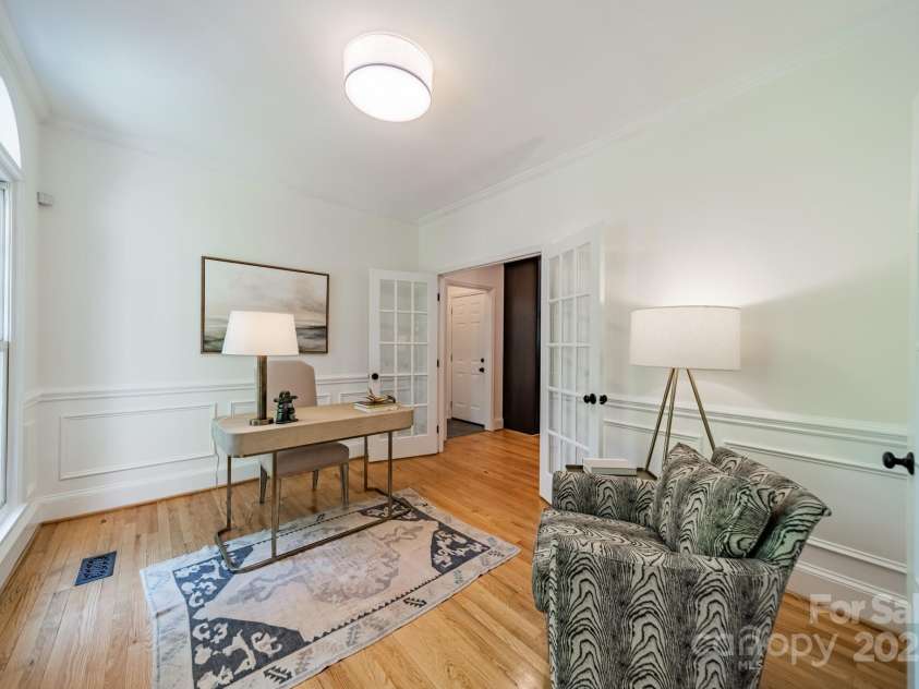 3233 Sunnymede Lane, Charlotte, NC 28209.  MLS# CAR4248507, YatesRealty ID 9100. Office