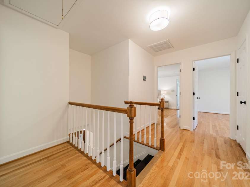 3233 Sunnymede Lane, Charlotte, NC 28209.  MLS# CAR4248507, YatesRealty ID 9100. Upstairs Landing