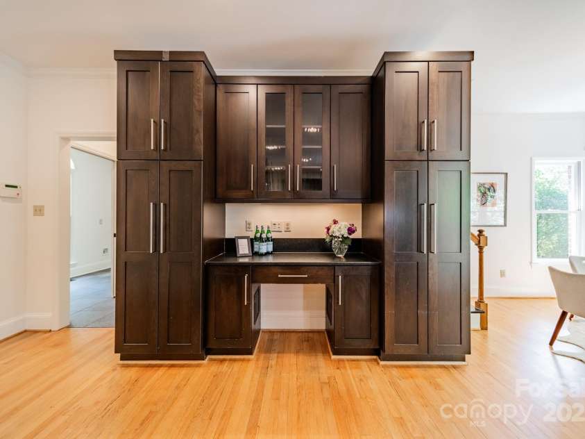 3233 Sunnymede Lane, Charlotte, NC 28209.  MLS# CAR4248507, YatesRealty ID 9100. Work Station in Kitchen