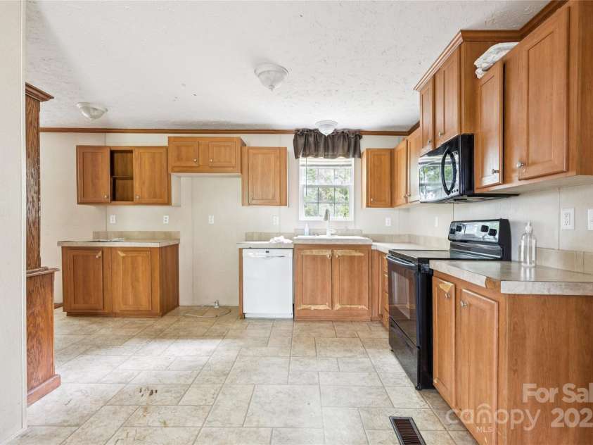 4066 General Howe Highway, Riegelwood, NC 28456.  MLS# CAR4288754, YatesRealty ID 9101. 
