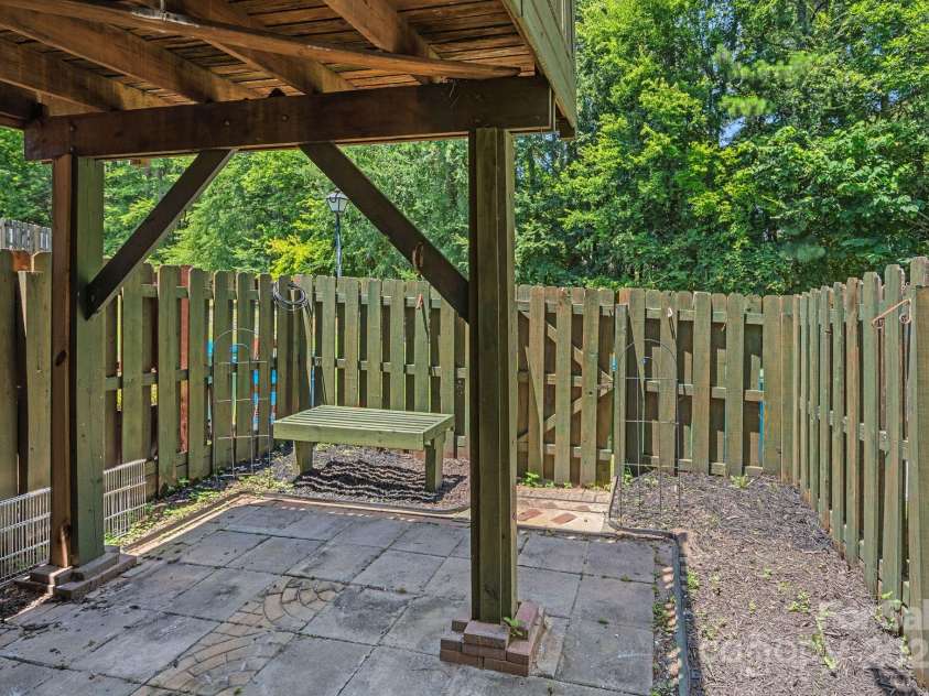 218 Water Oak Drive, Pineville, NC 28134.  MLS# CAR4269625, YatesRealty ID 9103. Private fenced courtyard