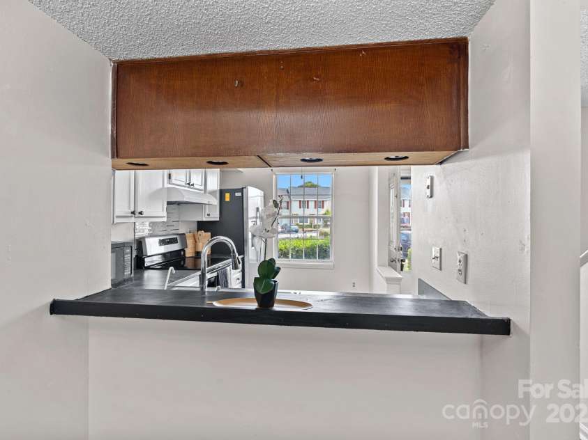 218 Water Oak Drive, Pineville, NC 28134.  MLS# CAR4269625, YatesRealty ID 9103. View from dining area to kitchen