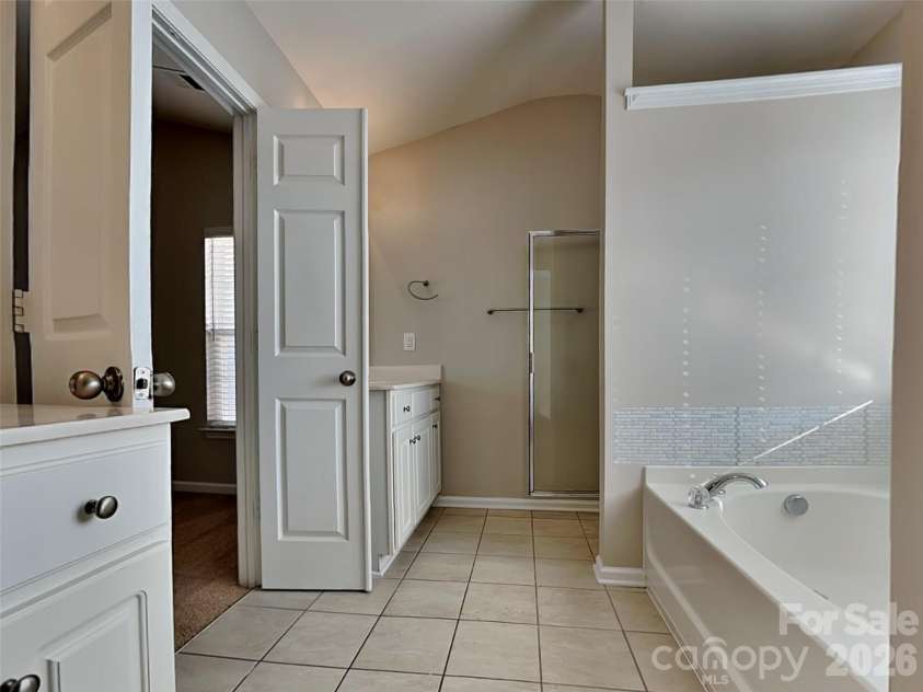 3721 Amber Meadows Drive, Charlotte, NC 28269.  MLS# CAR4351466, YatesRealty ID 9103. Primary Bathroom