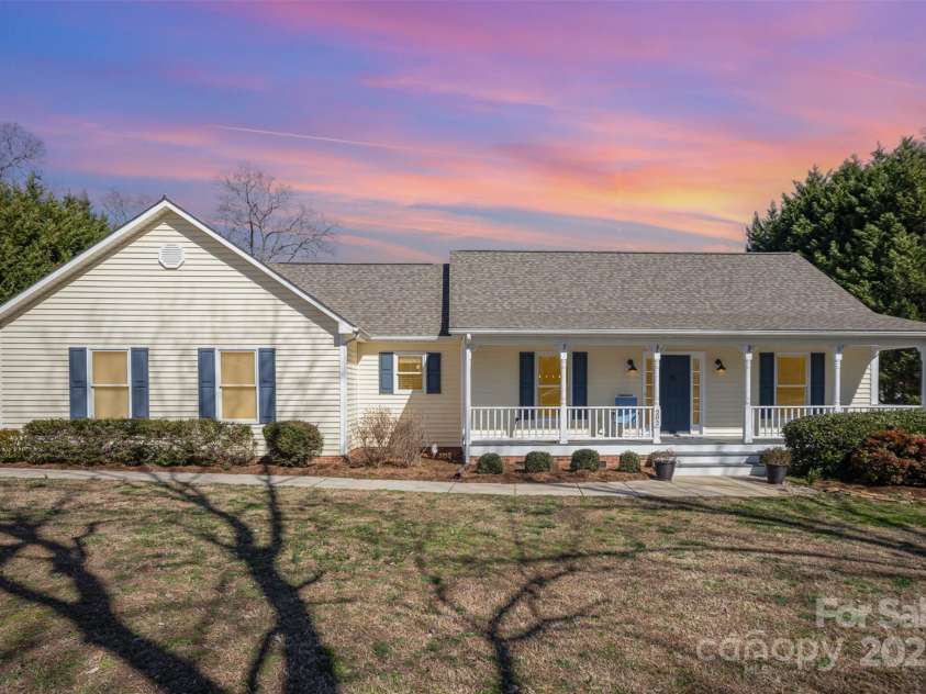 202 Oakwood Street, Stanfield, NC 28163.  MLS# CAR4224991, YatesRealty ID 9104. Welcome to 202 Oakwood St