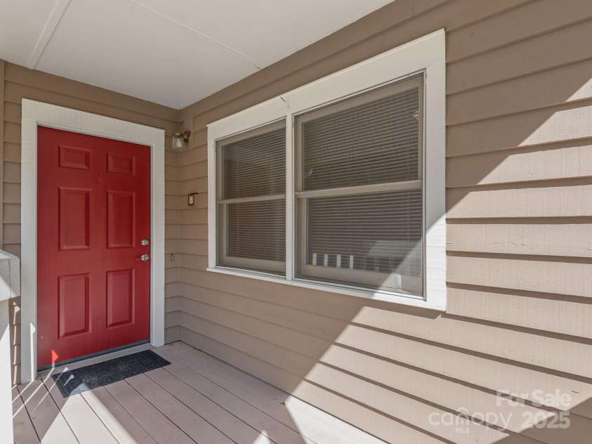 8 Willow Tree Run, Asheville, NC 28803.  MLS# CAR4333854, YatesRealty ID 9107. 