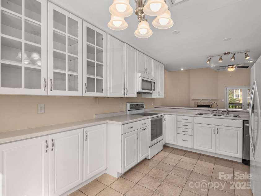 8 Willow Tree Run, Asheville, NC 28803.  MLS# CAR4333854, YatesRealty ID 9107. 