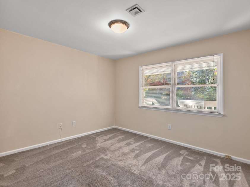 8 Willow Tree Run, Asheville, NC 28803.  MLS# CAR4333854, YatesRealty ID 9107. 