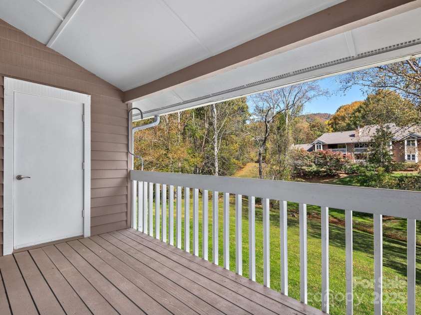 8 Willow Tree Run, Asheville, NC 28803.  MLS# CAR4333854, YatesRealty ID 9107. 