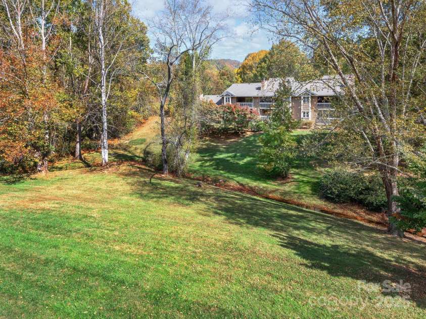 8 Willow Tree Run, Asheville, NC 28803.  MLS# CAR4333854, YatesRealty ID 9107. 