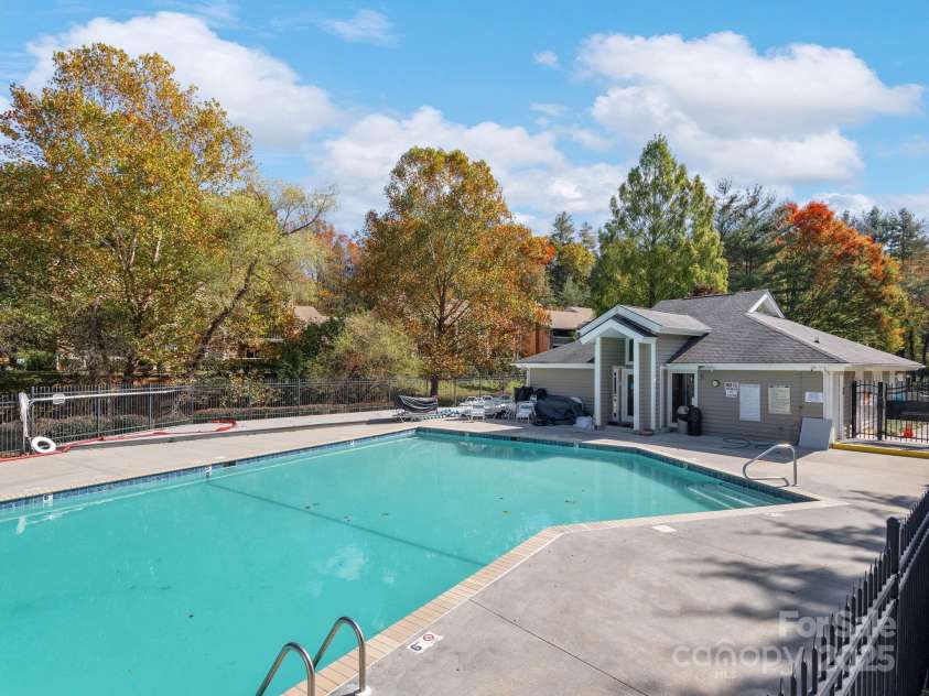 8 Willow Tree Run, Asheville, NC 28803.  MLS# CAR4333854, YatesRealty ID 9107. 