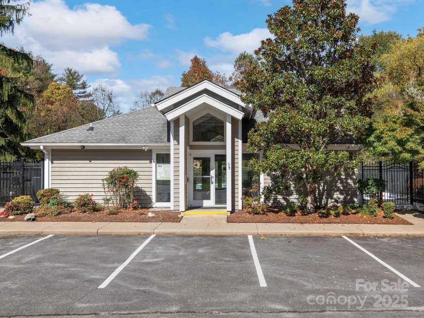 8 Willow Tree Run, Asheville, NC 28803.  MLS# CAR4333854, YatesRealty ID 9107. 