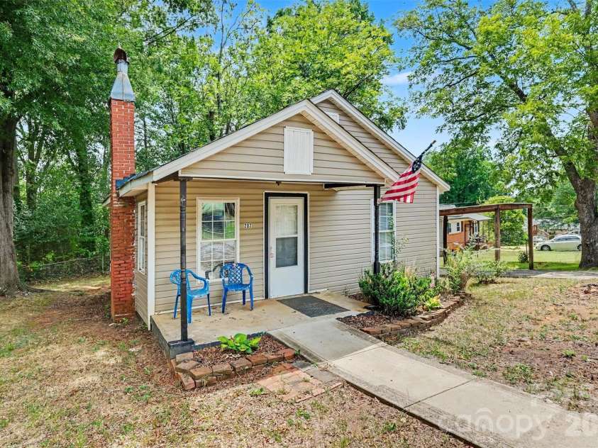 207 Morris Street, Kings Mountain, NC 28086.  MLS# CAR4406963, YatesRealty ID 9110. 