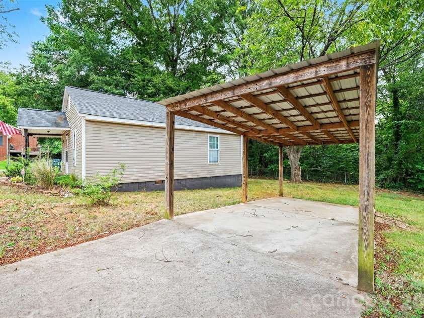 207 Morris Street, Kings Mountain, NC 28086.  MLS# CAR4406963, YatesRealty ID 9110. 