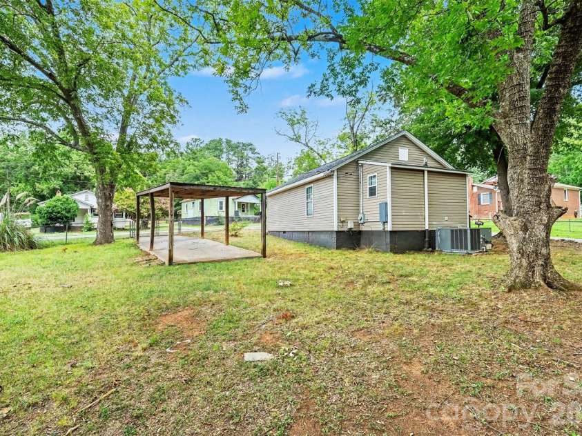 207 Morris Street, Kings Mountain, NC 28086.  MLS# CAR4406963, YatesRealty ID 9110. 