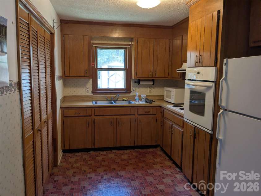 903 Sterling Drive, Kings Mountain, NC 28086.  MLS# CAR4364893, YatesRealty ID 9111. 