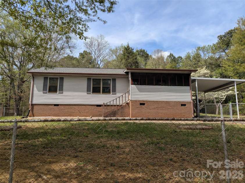 903 Sterling Drive, Kings Mountain, NC 28086.  MLS# CAR4364893, YatesRealty ID 9111. 