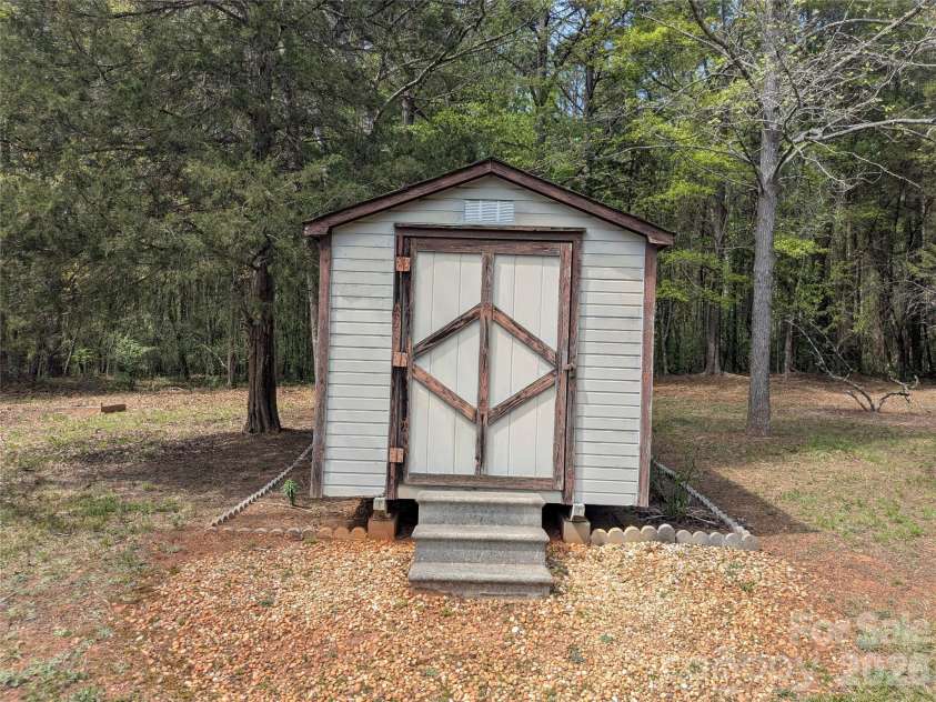 903 Sterling Drive, Kings Mountain, NC 28086.  MLS# CAR4364893, YatesRealty ID 9111. 