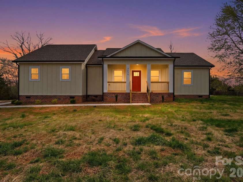 3529 Winters Street, Newton, NC 28658.  MLS# CAR4359507, YatesRealty ID 9112. 