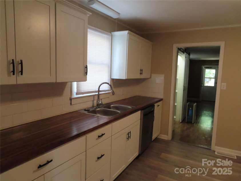 617 Jones Avenue, Rock Hill, SC 29730.  MLS# CAR4250696, YatesRealty ID 9112. Kitchen