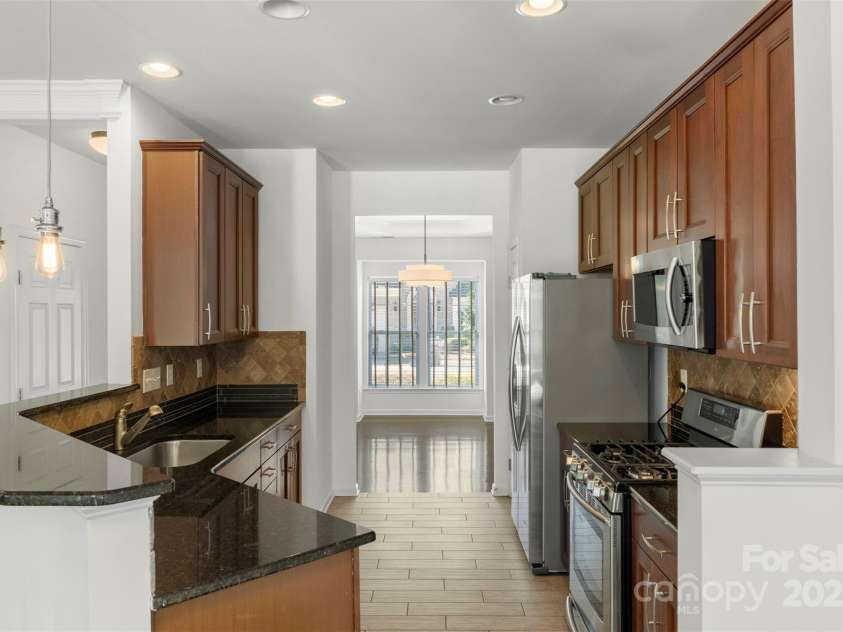3214 Park South Station Boulevard, Charlotte, NC 28210.  MLS# CAR4243327, YatesRealty ID 9114. 