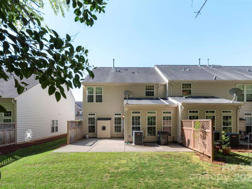 3214 Park South Station Boulevard, Charlotte, NC 28210.  MLS# CAR4243327, YatesRealty ID 9114. 