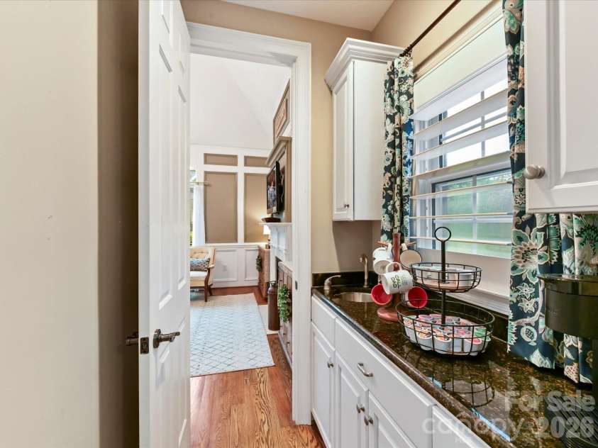 6114 Four Wood Drive, Matthews, NC 28104.  MLS# CAR4362811, YatesRealty ID 9114. 