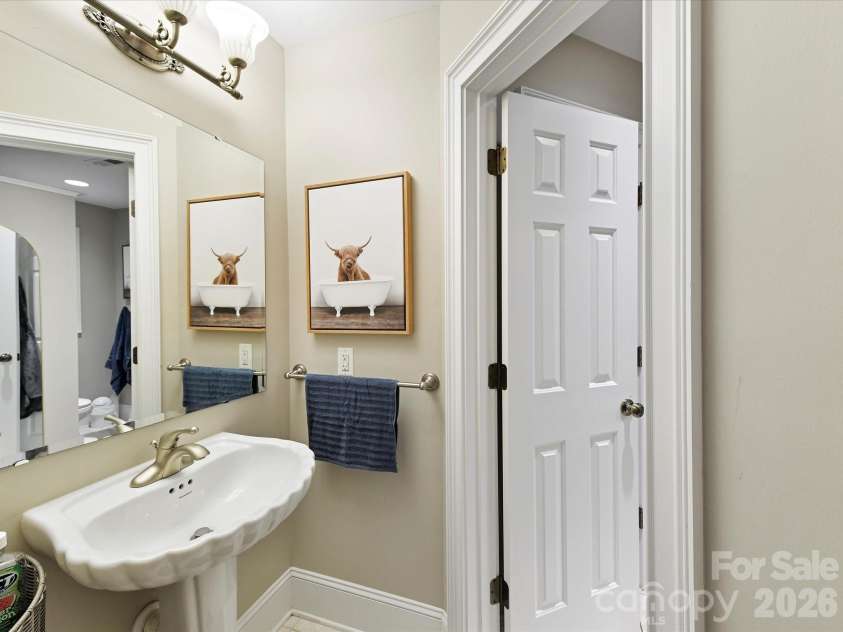 6114 Four Wood Drive, Matthews, NC 28104.  MLS# CAR4362811, YatesRealty ID 9114. 