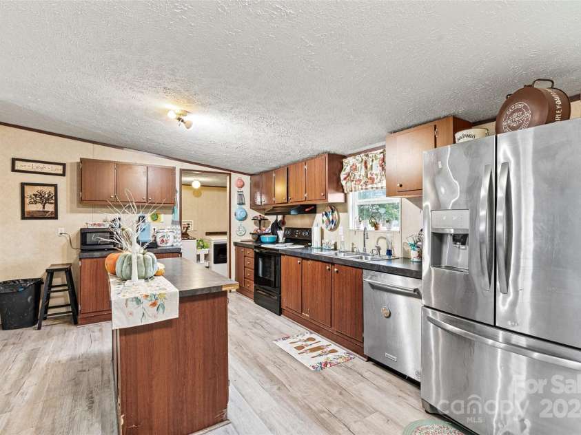 7686 Hickory Creek Drive, Denver, NC 28037.  MLS# CAR4187931, YatesRealty ID 9115. Kitchen