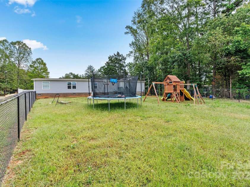 7686 Hickory Creek Drive, Denver, NC 28037.  MLS# CAR4187931, YatesRealty ID 9115. Large fenced back yard