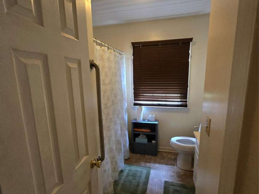 1436 Lanier Court, Burlington, NC 27217.  MLS# CAR4134933, YatesRealty ID 9116. Full Bathroom