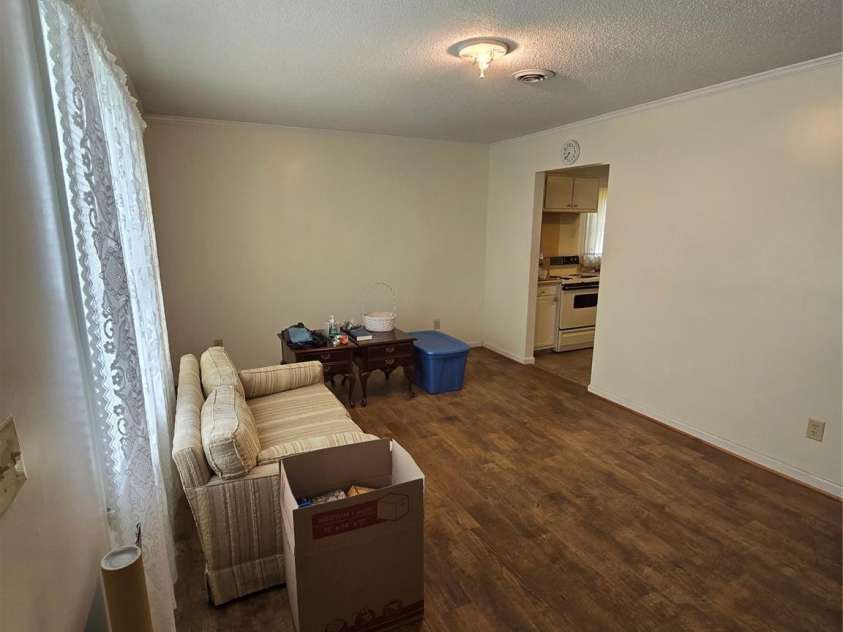 1436 Lanier Court, Burlington, NC 27217.  MLS# CAR4134933, YatesRealty ID 9116. Living Room
