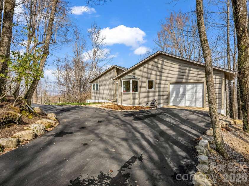209 Walnut Ridge Road, Brevard, NC 28712.  MLS# CAR4361417, YatesRealty ID 9116. 