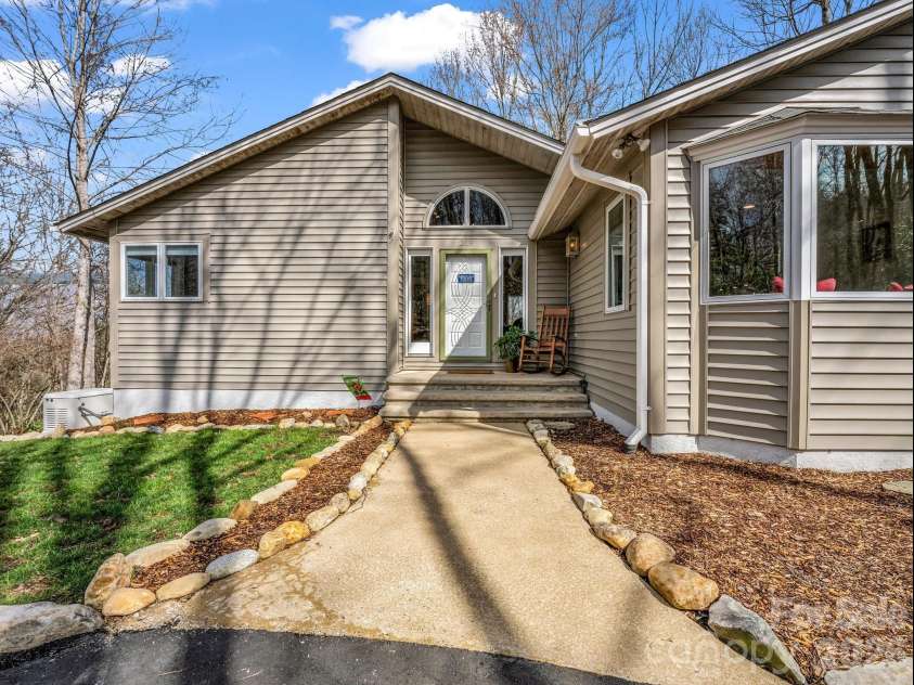 209 Walnut Ridge Road, Brevard, NC 28712.  MLS# CAR4361417, YatesRealty ID 9116. 